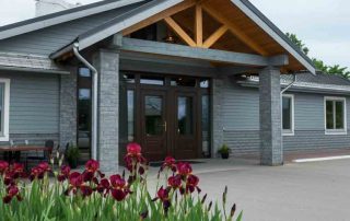 Nicely Landscaped Restaurant